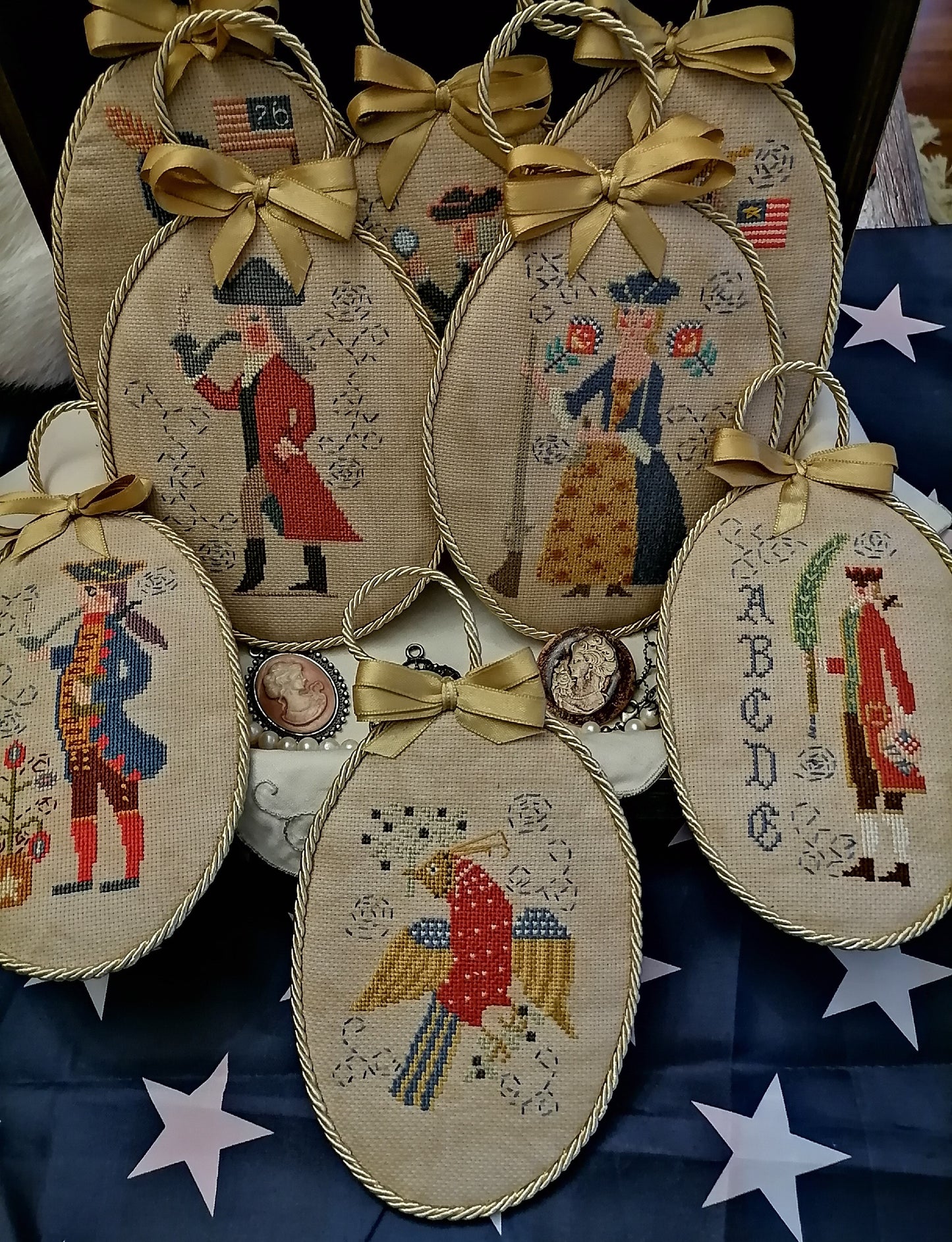 Quirky Frakturs; Twin Peak Primitives