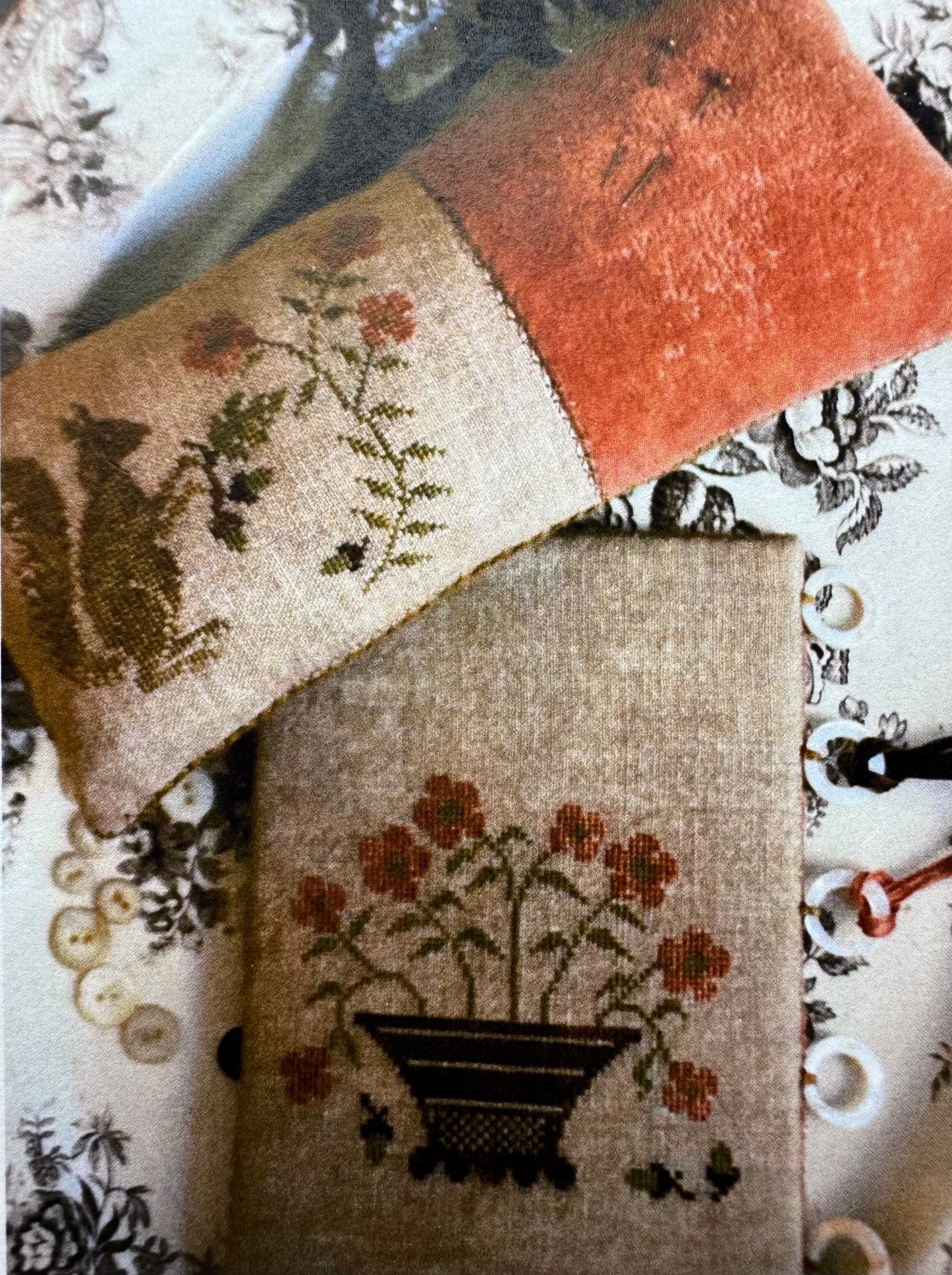 Squirrel Pinkeep & Thread Board