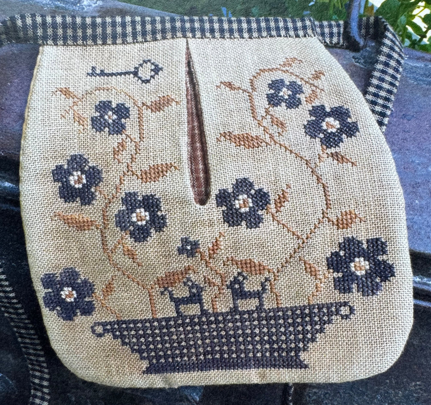 Stone Flowers Sewing Pouch; Stacy Nash Designs