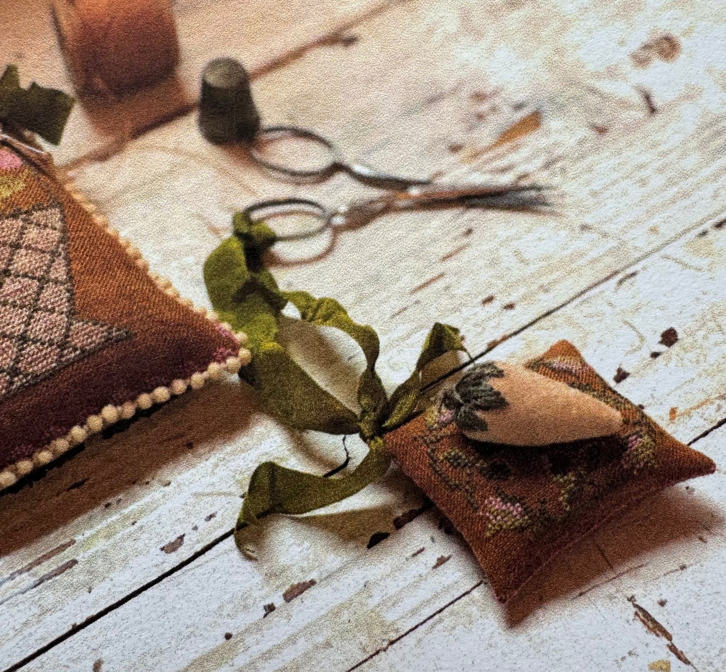 Strawberry Pinkeep & Scissor FOB