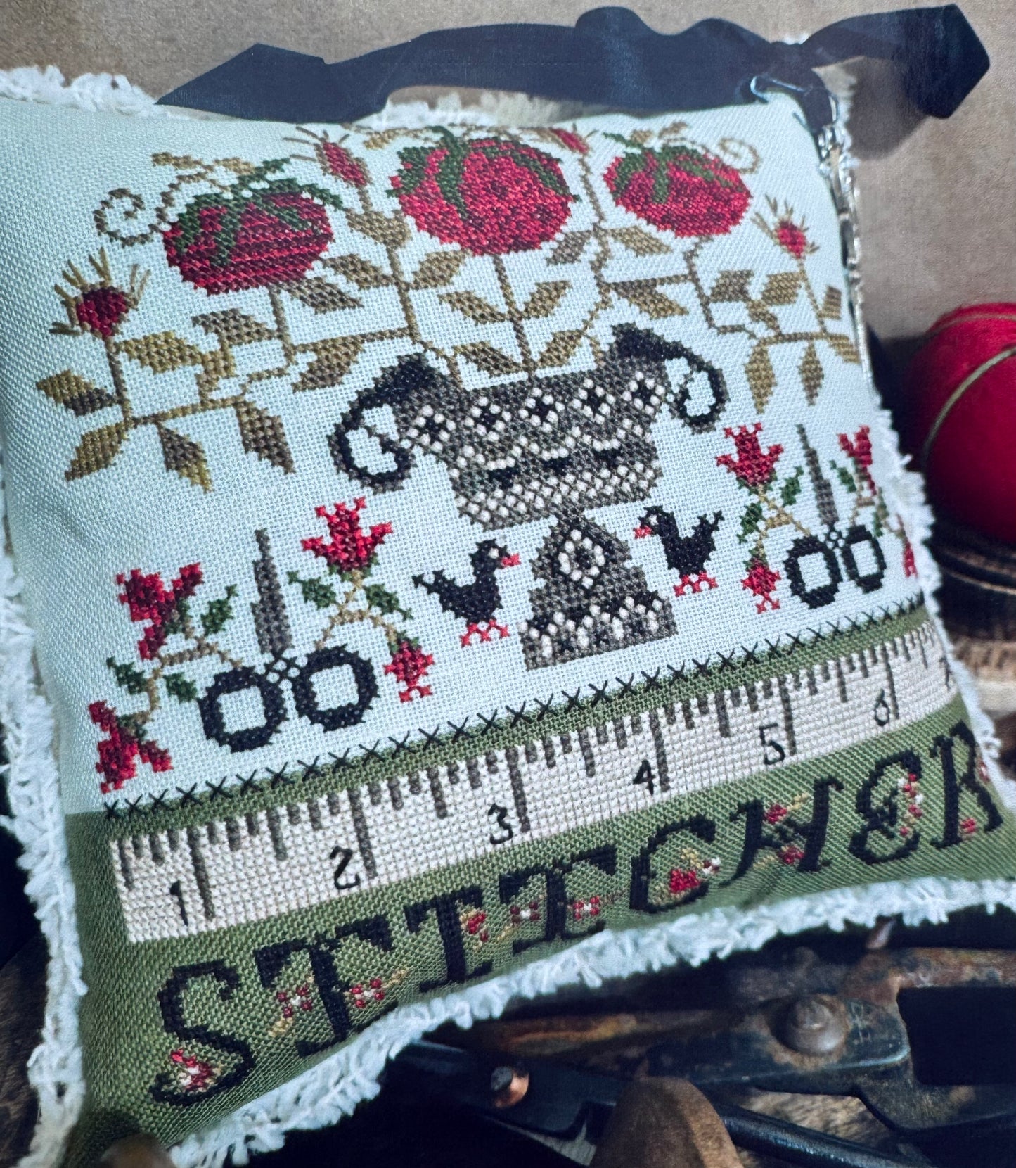 Stitcher Urn; Quaint Rose Needlearts