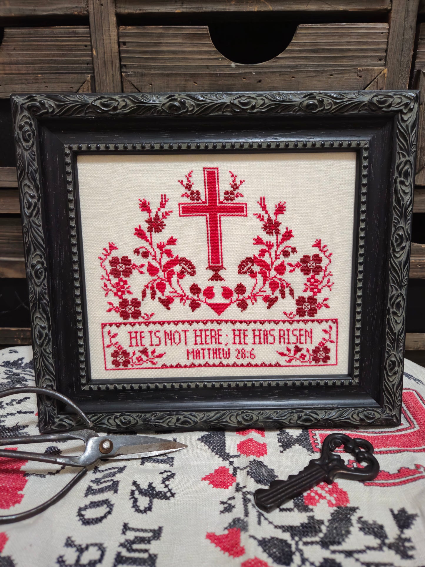 He Has Risen; Quaint Rose Needlearts