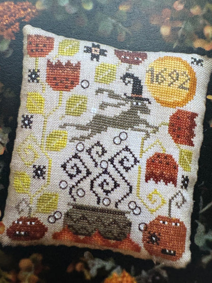 Salem Mini Moon; Plum Street Samplers