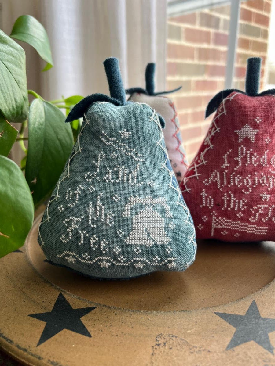 Patriotic Pears; Annie Beez Folk Art